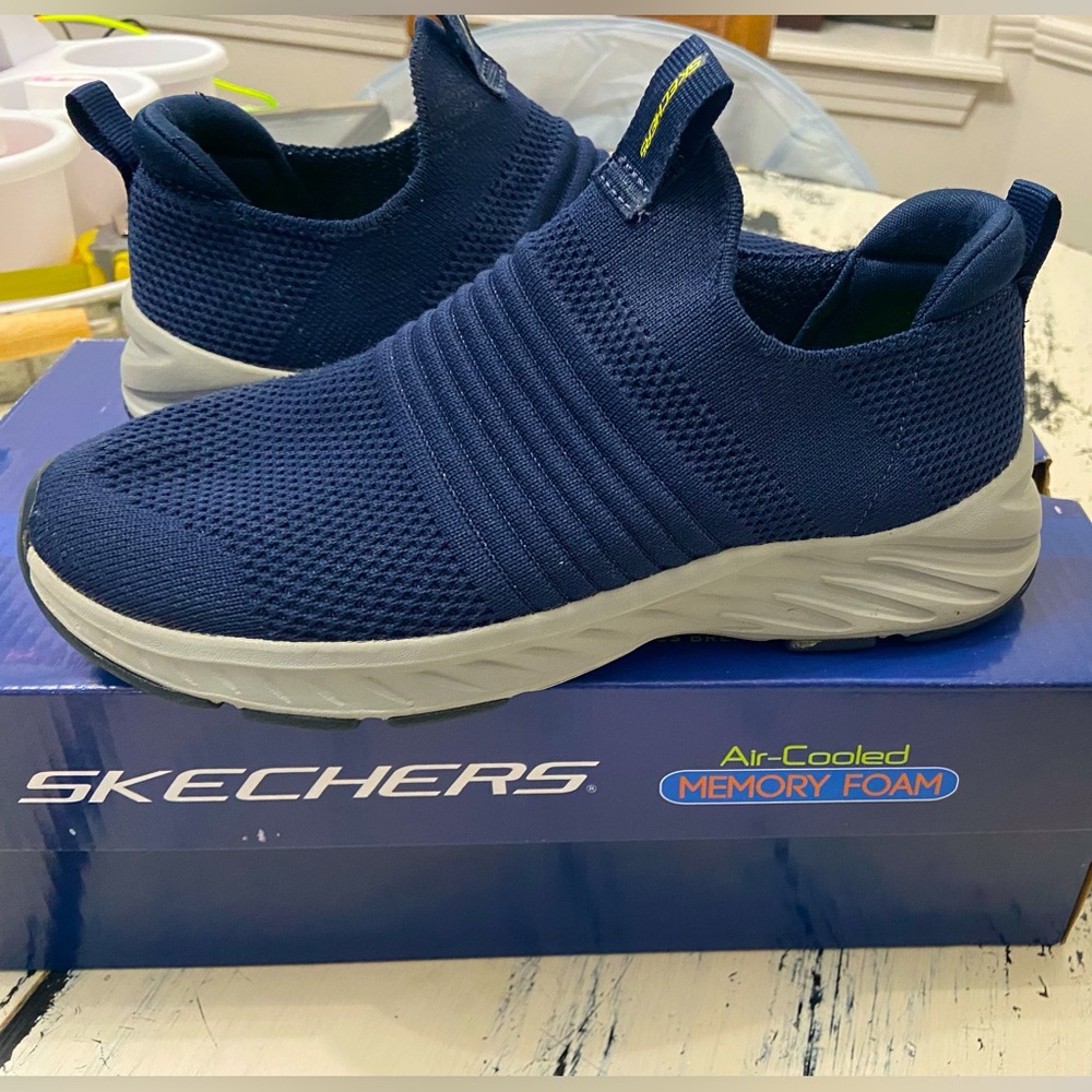 SKECHERS Air Cooled Memory Foam Slip on Sneakers Big Boy Size 3